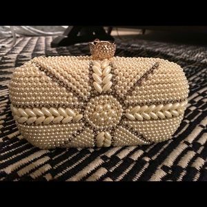 Formal Pearl Clutch